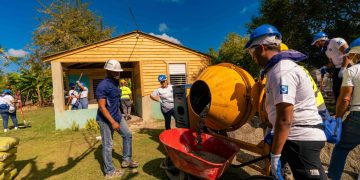 Voluntariado impulsa transformación comunitaria en Yaguate con mejoras en viviendas y espacios deportivos