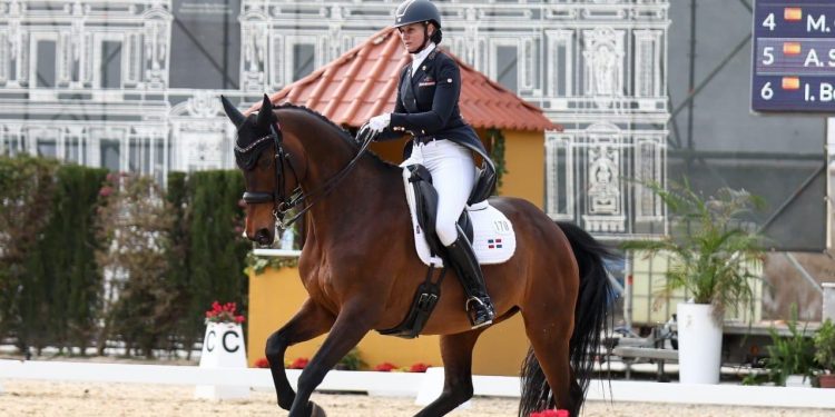 Yvonne Losos conquista podio en España y asegura su cupo al Mundial de Equitación