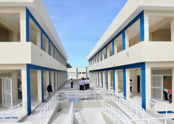 Gobierno fortalece educación con casi 2,000 nuevas aulas incorporadas en 2025