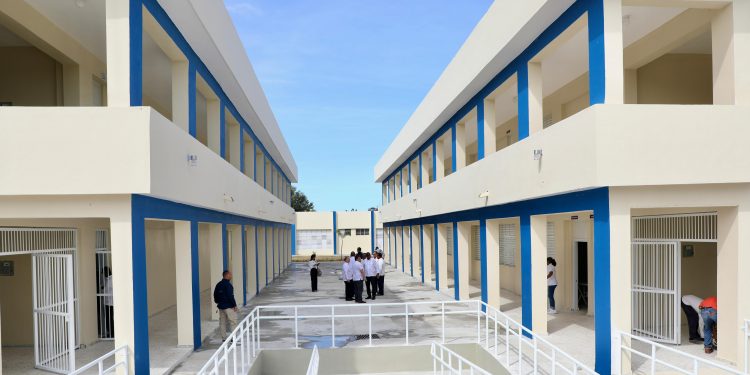 Gobierno fortalece educación con casi 2,000 nuevas aulas incorporadas en 2025