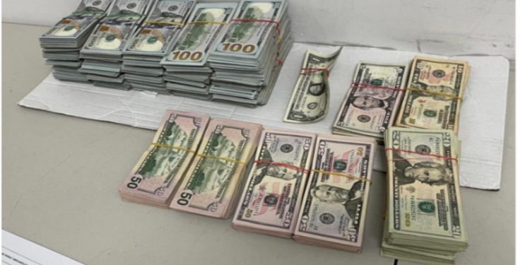 Detienen intento de ingreso de millonaria suma sin declarar en aeropuerto del Cibao