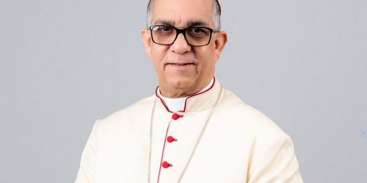 Arzobispo de Santiago convoca caminata 3K para apoyar Radio Amistad