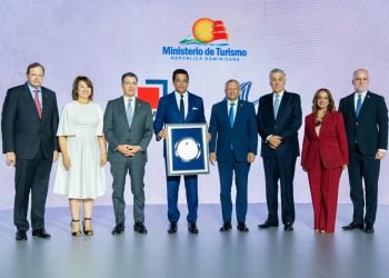 ABA reconoce a David Collado por fortalecer el turismo y atraer mayor inversión al país