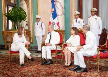 Abinader acredita a seis nuevos embajadores y fortalece relaciones diplomáticas