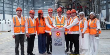 Abinader impulsa revolución industrial verde con apertura de planta de reciclaje en San Pedro
