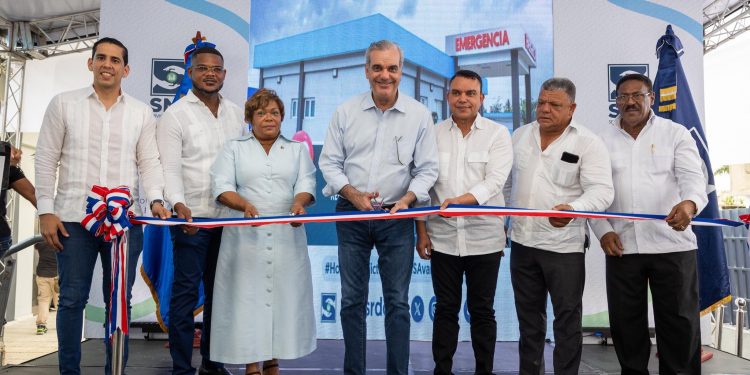 Abinader inaugura nuevas áreas del Hospital La Victoria y anuncia más obras para la comunidad