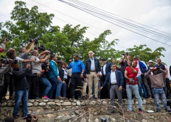 Abinader supervisa zonas afectadas en Los Alcarrizos y activa respuesta inmediata del Gobierno