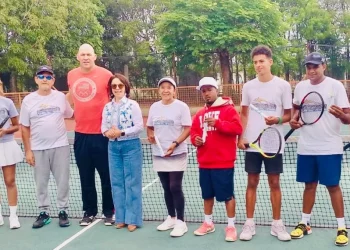 Parque Central de Santiago fortalece el tenis comunitario con apoyo de la Alcaldía