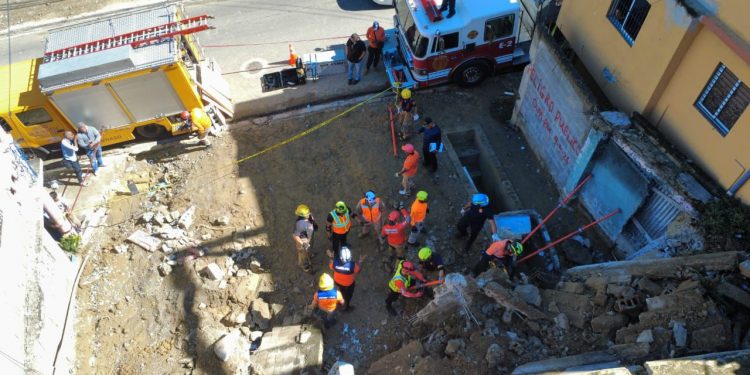 Autoridades mantienen operativo en Arroyo Hondo tras derrumbe; no se reportan víctimas