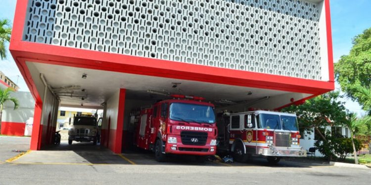 Bomberos de Santiago activan vigilancia especial en la autopista Joaquín Balaguer por Semana Santa