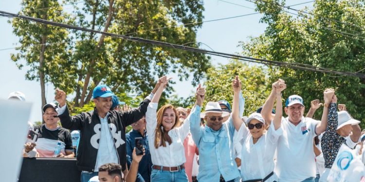 Carolina Mejía fortalece su respaldo político con masivo apoyo en Monseñor Nouel