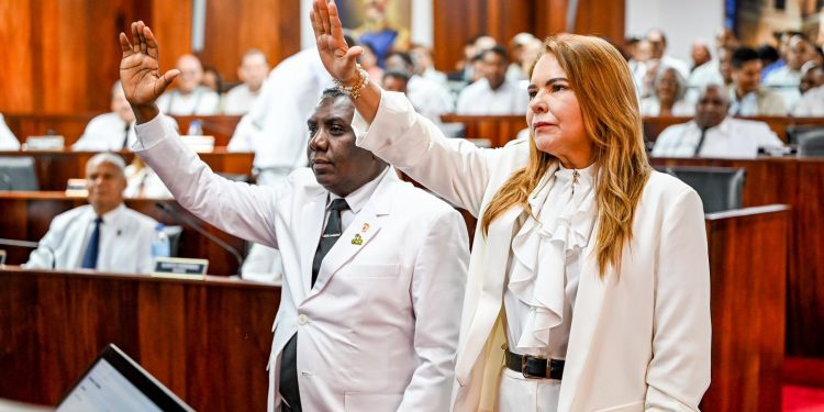 Concejo Municipal de Santiago confirma a Cholo D’ Óleo al frente de la presidencia