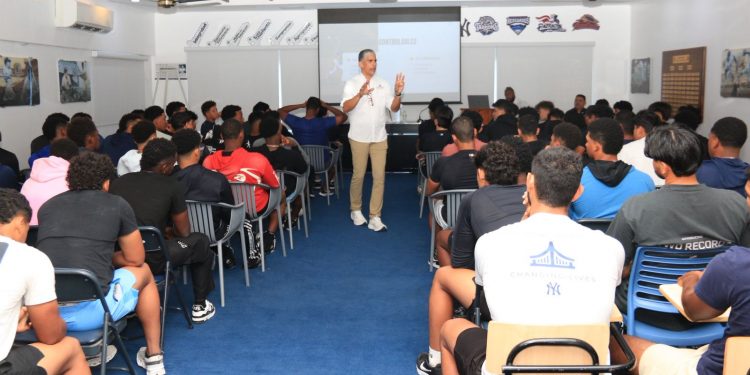 DCNB fortalece formación de prospectos de Yankees con charla sobre liderazgo e integridad