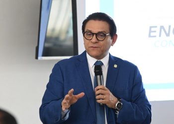Daniel Rivera destaca papel de la prensa escrita en encuentro con periodistas de Santiago