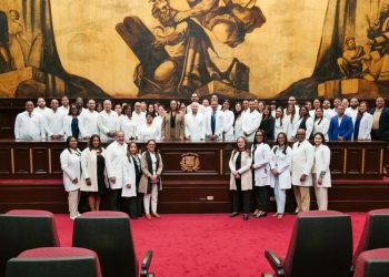 Dharuelly D’Aza fortalece vínculo entre el Congreso y profesionales de la salud