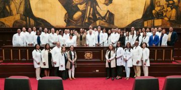 Dharuelly D’Aza fortalece vínculo entre el Congreso y profesionales de la salud