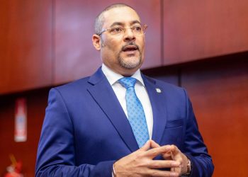 Senador Eduard Espiritusanto propone reforma a Ley de Residuos Sólidos con cobro más justo y eliminación de tasas fijas
