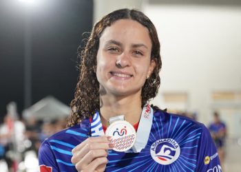 Nadadoras dominicanas brillan con oro en apertura del Swim Open internacional