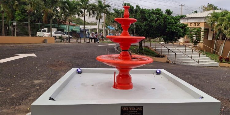 ACDS rinde homenaje a Freddy Caputo con inauguración de fuente en su Casa Club
