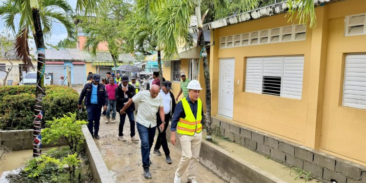 Gobierno interviene escuelas afectadas por inundaciones en Puerto Plata