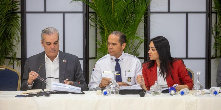 Gobierno refuerza estrategias de seguridad en reunión encabezada por Abinader