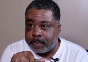 Hombre agredido por detectives en Brooklyn demanda al NYPD por 100 millones de dólares