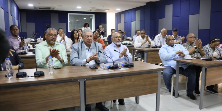 Hospital Cabral y Báez abre sus puertas a la prensa en su 80 aniversario