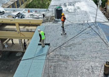 Gobierno inicia operativo nacional para reparar techos de más de 550 escuelas
