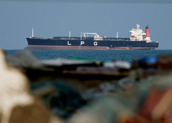 Irán reabre el estrecho de Ormuz, pero Trump mantiene presión con bloqueo marítimo
