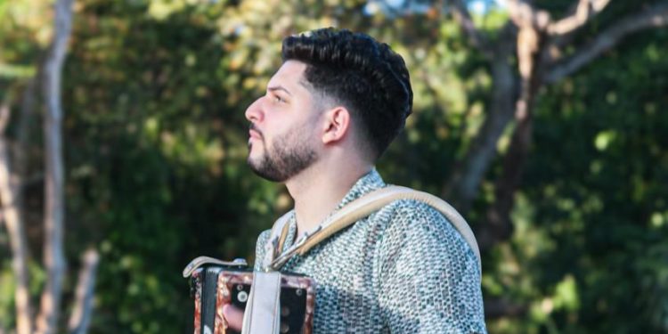 Jayson Guzmán se abre paso en la música típica con su tema “Serás tú”
