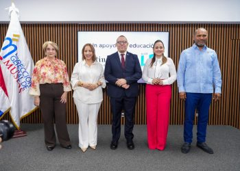 Energía y Minas promueve conciencia energética en feria educativa nacional