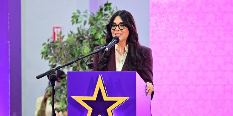 Kenia Lora advierte sobre riesgos digitales y pide priorizar la niñez en políticas públicas