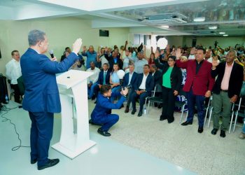 Leonel Fernández fortalece la Fuerza del Pueblo en Santiago con nuevas juramentaciones