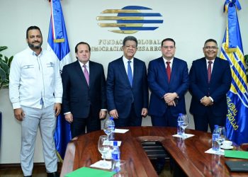 Fernández resalta apertura al diálogo y pide al Gobierno asumir responsabilidades ante crisis global