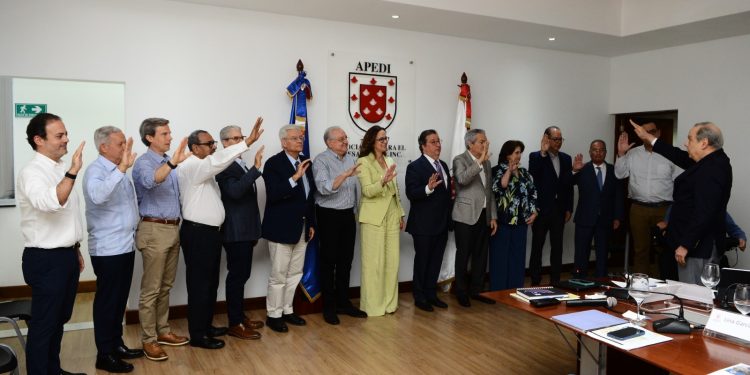 Lina García hace historia al convertirse en la primera mujer presidenta de APEDI