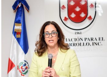 Lina García hace historia al convertirse en la primera mujer presidenta de APEDI