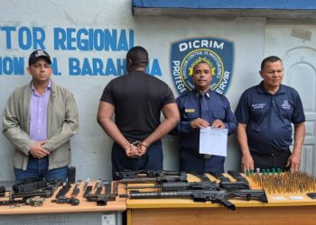 Detienen a militar con amplio arsenal durante operativo en Barahona