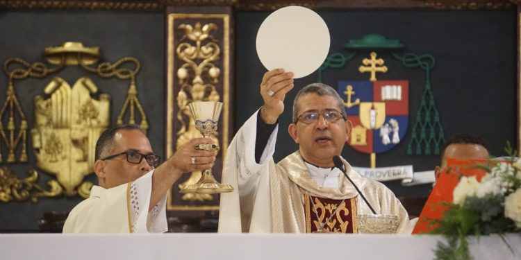Iglesia de Santo Domingo celebra Misa Crismal con renovación del compromiso sacerdotal