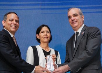 Presidente del Tribunal Constitucional aborda la casación y la revisión constitucional en foro judicial