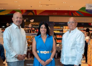 Lanzan Ron Tamboril, una bebida que exalta la tradición tabaquera dominicana