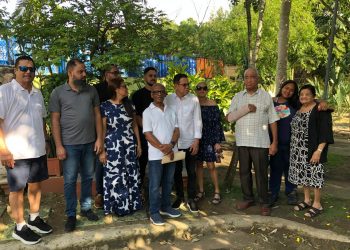 Vecinos protestan por presunta tala de árboles en parque Monseñor Roque Adames en Santiago