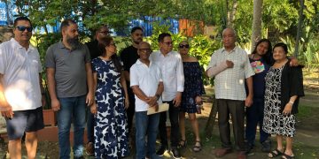 Vecinos protestan por presunta tala de árboles en parque Monseñor Roque Adames en Santiago