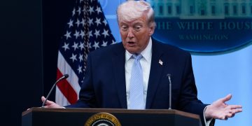 Trump pausa ultimátum a Irán y anuncia tregua temporal para negociar paz