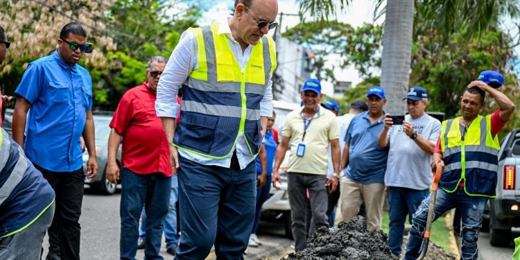 Alcaldía de Santiago refuerza labores de limpieza para prevenir inundaciones
