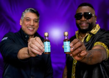 Arajet suma a David Ortiz y lleva Ron Ozama a su experiencia a bordo