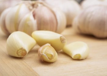 Comer ajo crudo a diario: beneficios reales y mitos según expertos