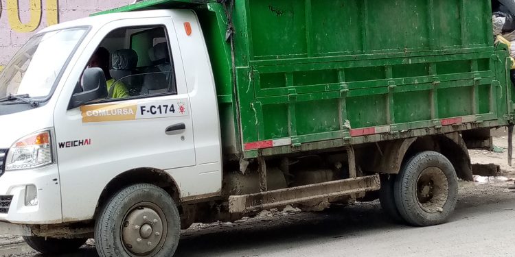 Chofer de camión recolector muere tras violento ataque de motoristas en Santiago