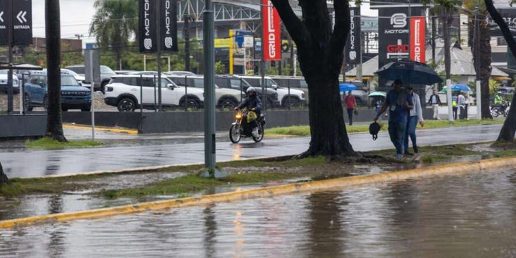 Educación suspende clases en zonas bajo alerta por condiciones climáticas adversas