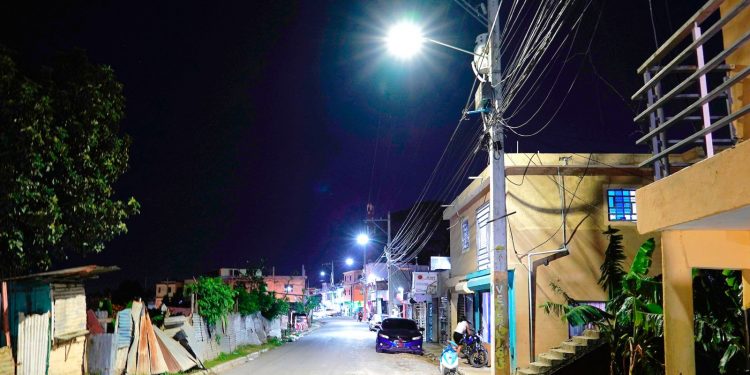 Edesur fortalece alumbrado público con más de 2,000 luminarias instaladas y reparadas