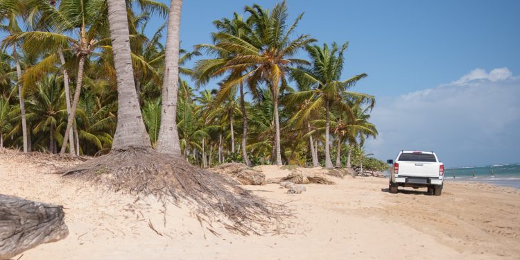 Medio Ambiente advierte sobre restricciones en playas y refuerza protección costera en Semana Santa
